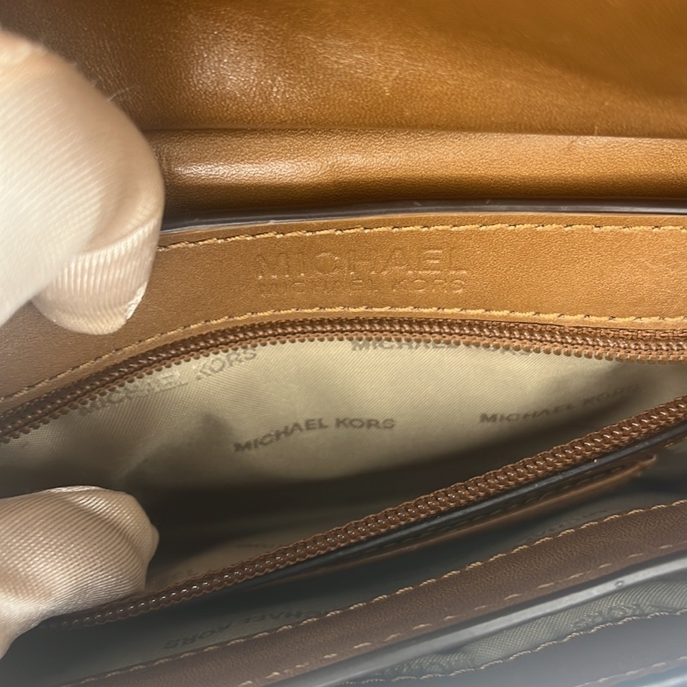 MICHAEL KORS SIGNATURE CROSSBODY MESSENGER BAG - Picture 6 of 9